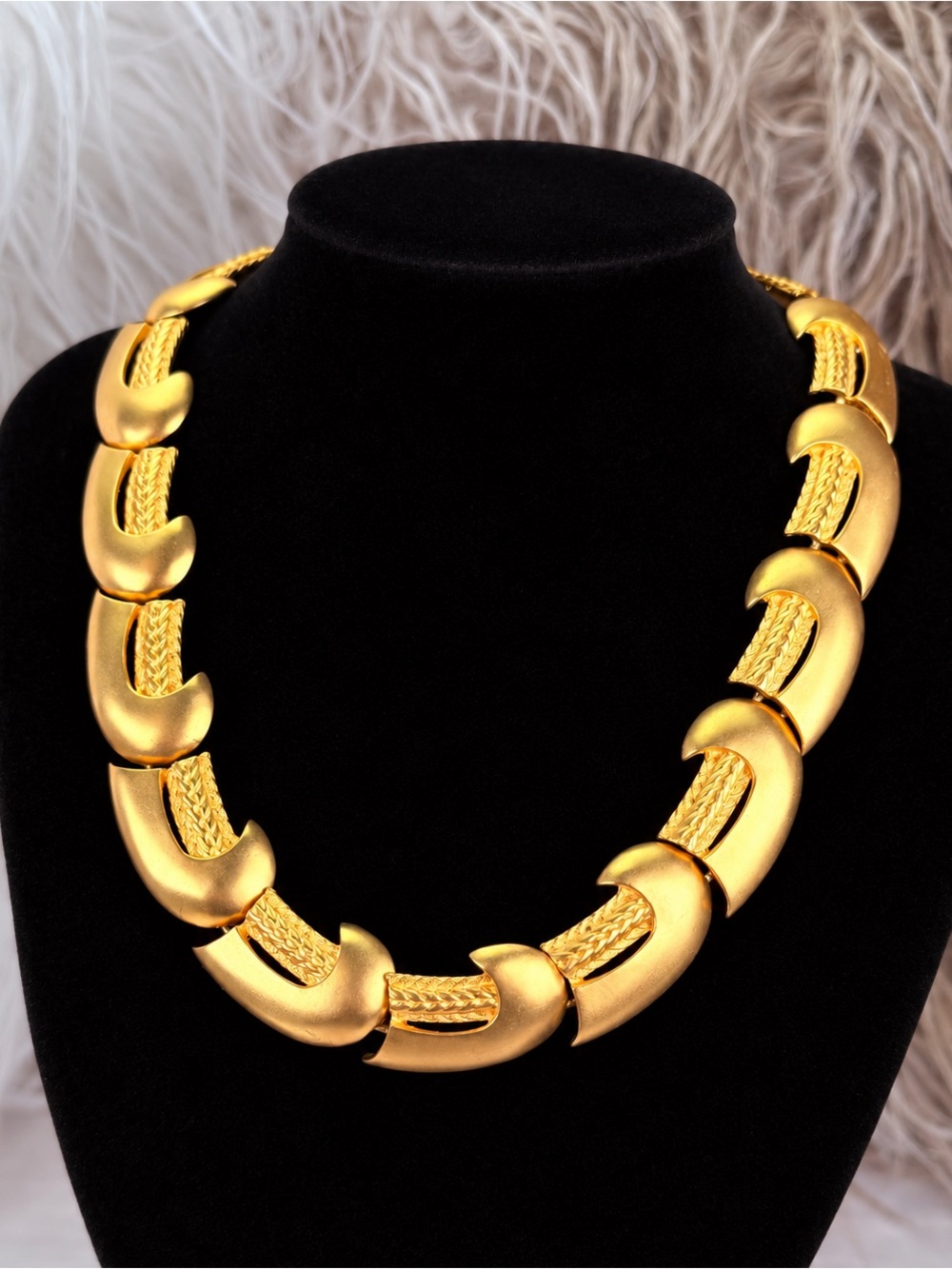 Vintage Gold Tone Sculptural Textured Link Collar Statement Necklace